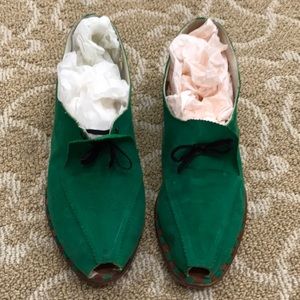 Antique emerald green suede shoes